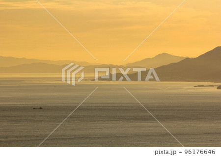 須磨浦山上遊園から眺める淡路島 須磨浦山上遊園から眺める淡路島 96176646