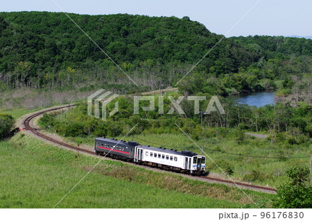 釧網本線 釧路湿原を行くキハ54 96176830