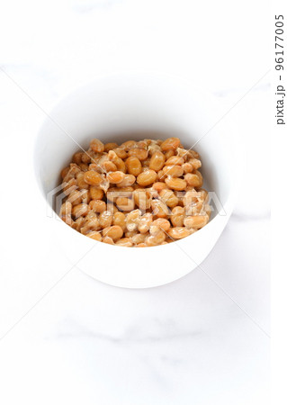 日本の発酵食品の納豆 96177005