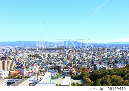 多くのビル、マンションが立ち並ぶ名古屋市東部の風景 96179459