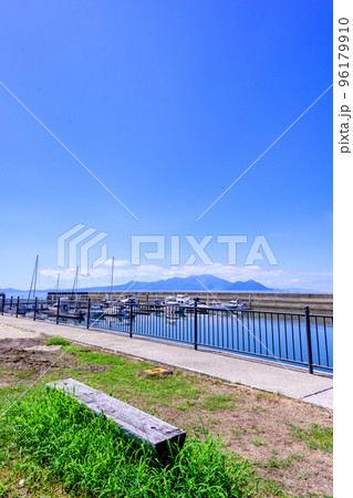 夏の海辺公園風景「道の駅 宇土マリーナ(うとマリーナ)」観光地 夏の海辺公園風景「道の駅 宇土マリーナ(うとマリーナ)」観光地 96179910