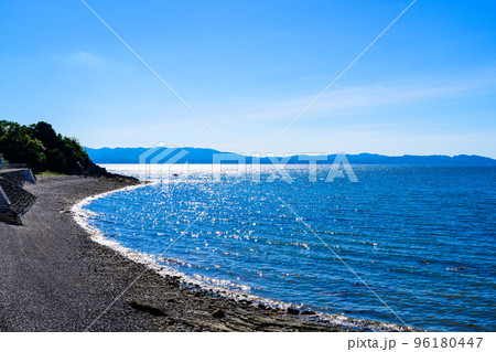 美しい夏の空を背景に天草ありあけタコ街道周辺風景「道の駅 有明(リップルランド)」観光名所 美しい夏の空を背景に天草ありあけタコ街道周辺風景「道の駅 有明(リップルランド)」観光名所 96180447