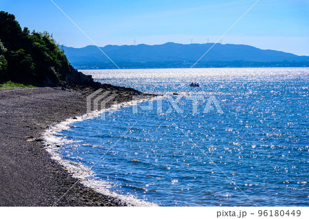 美しい夏の空を背景に天草ありあけタコ街道周辺風景「道の駅 有明（リップルランド）」観光名所 96180449