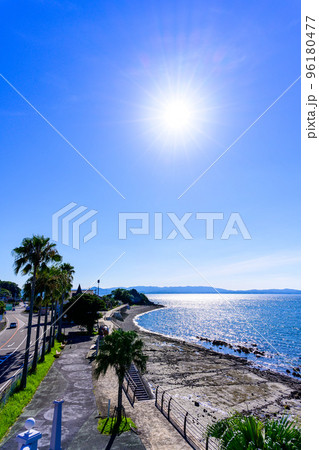 美しい夏の空を背景に天草ありあけタコ街道周辺風景「道の駅 有明（リップルランド）」観光名所 96180477