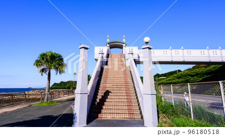 美しい夏の空を背景に天草ありあけタコ街道周辺風景「道の駅 有明（リップルランド）」観光名所 96180518