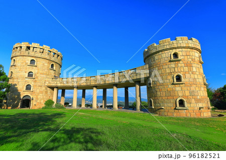 【愛媛県】快晴の松山総合公園展望搭 96182521