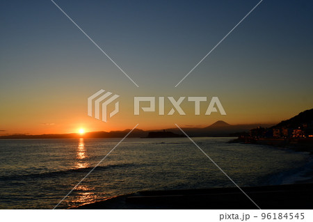 相模湾　稲村ヶ崎公園から 96184545