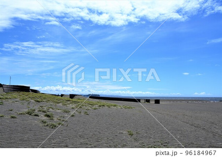 茅ヶ崎海岸　夏の海岸風景　 96184967