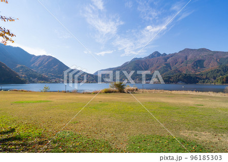道の駅かつやまから見た河口湖 96185303