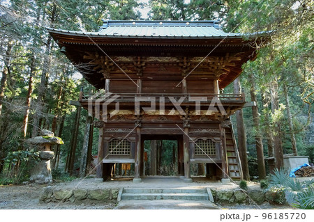 龍恩寺の山門【楼門】／埼玉県入間郡越生町 96185720