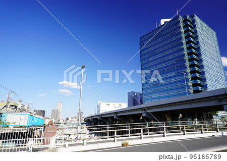 神奈川県　横浜　神奈川新町駅周辺のビジネス街 96186789
