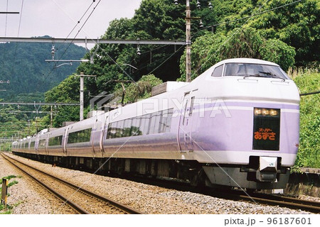 中央本線をゆくE351系の特急スーパーあずさ号 中央本線をゆくE351系の特急スーパーあずさ号 96187601