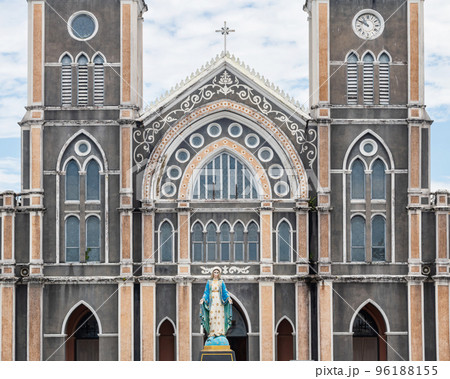 Virgin Mary statue and Cathedral church in Chanthaburi Virgin Mary statue and Cathedral church in Chanthaburi 96188155