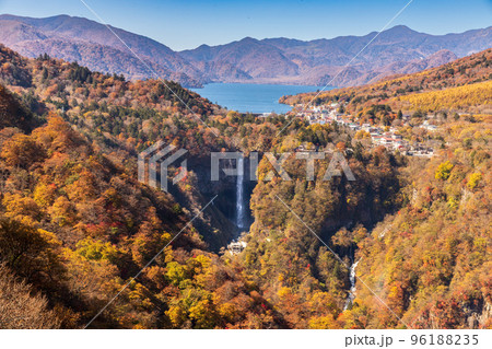明智平展望台から紅葉の奥日光中禅寺湖と華厳の滝と白雲滝 明智平展望台から紅葉の奥日光中禅寺湖と華厳の滝と白雲滝 96188235