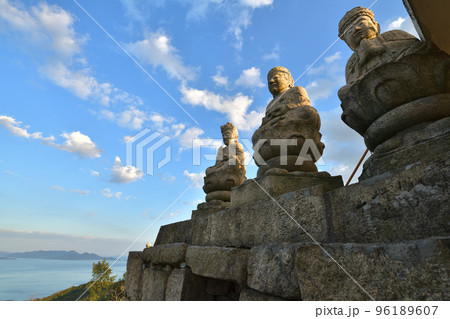 広島県尾道市因島　白滝山の五百羅漢 96189607