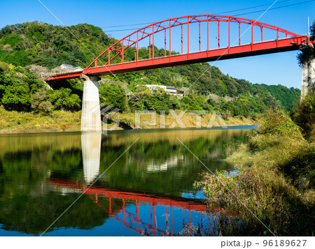 奈良県奈良市の名張川(月ヶ瀬湖)にかかる月ヶ瀬橋 奈良県奈良市の名張川(月ヶ瀬湖)にかかる月ヶ瀬橋 96189627
