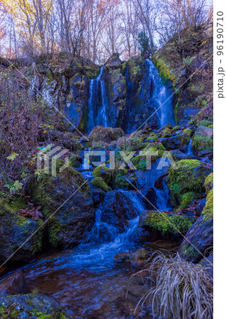 (山形県)山形蔵王 晩秋の不動滝 (山形県)山形蔵王 晩秋の不動滝 96190710