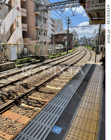 さくらトラム(都電荒川線)のホームにて さくらトラム(都電荒川線)のホームにて 96190824
