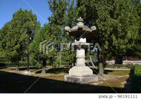 東福寺　仏殿前の石灯篭　京都市東山区 96191111