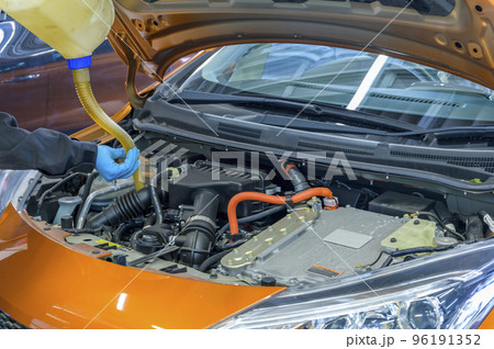 自動車整備工場――オイル交換 96191352
