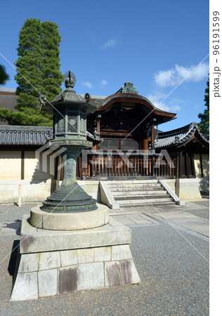 妙心寺　灯篭と唐門　京都市右京区花園 96191599