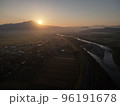 山と朝日 96191678