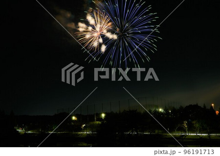 開園を祝いジブリパークで打ち上げ花火 開園を祝いジブリパークで打ち上げ花火 96191713