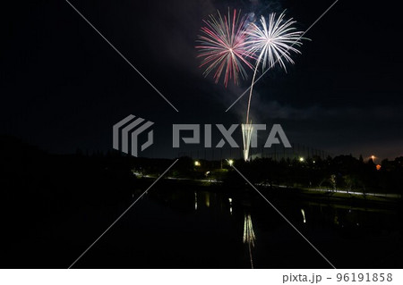 開園を祝いジブリパークで打ち上げ花火 96191858