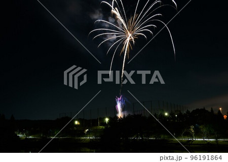 開園を祝いジブリパークで打ち上げ花火 開園を祝いジブリパークで打ち上げ花火 96191864