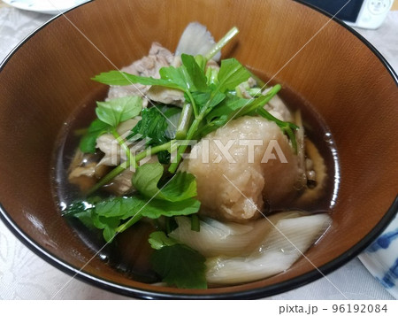比内鶏のスープで作った、家庭で食べるきりたんぽ 比内鶏のスープで作った、家庭で食べるきりたんぽ 96192084