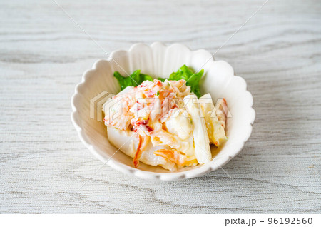 ホッキ貝入り海鮮サラダ 96192560