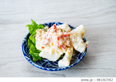 ホッキ貝入り海鮮サラダ 96192562