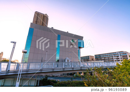 日本の横浜都市景観 新子安駅前などを望む 日本の横浜都市景観 新子安駅前などを望む 96193089