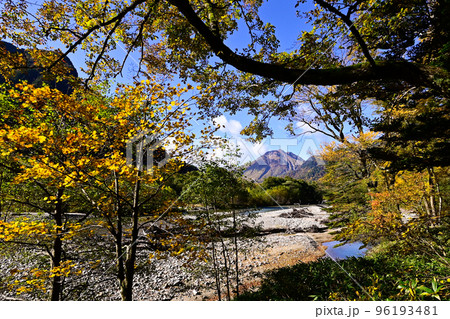 梓川右岸道より焼岳を望む 96193481