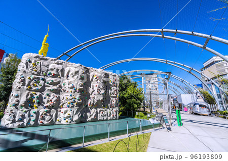 日本の東京都市景観 10月。忍び寄る新たな変異株…屋外での感染リスクはほぼないが…宮下公園＝26日 96193809