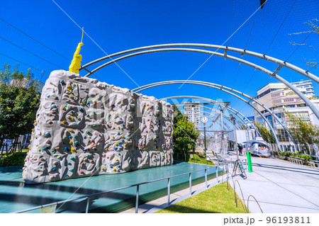 日本の東京都市景観 10月。忍び寄る新たな変異株…屋外での感染リスクはほぼないが…宮下公園＝26日 96193811