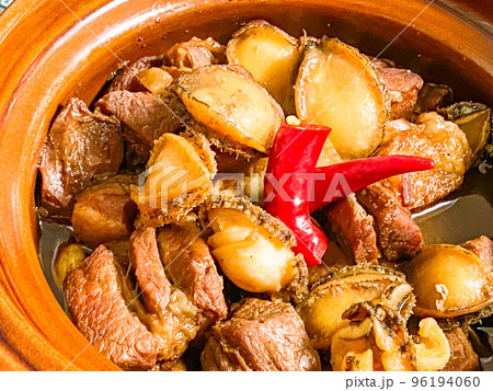 中国上海料理・鮑魚紅焼肉（あわびと豚バラの角煮） 96194060