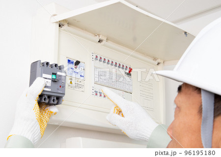 分電盤と電気工事士 96195180