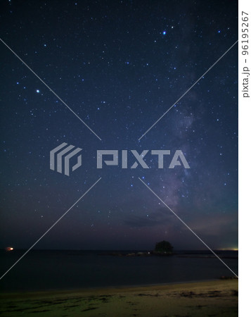初秋の志摩半島 あずり浜 雀島より立ち上る銀河 初秋の志摩半島 あずり浜 雀島より立ち上る銀河 96195267