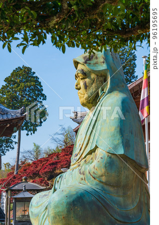 秋の大龍寺、紅葉するドウダンツツジ〈岐阜県岐阜市〉 秋の大龍寺、紅葉するドウダンツツジ〈岐阜県岐阜市〉 96195695