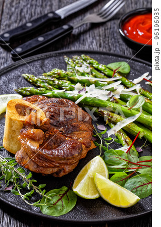 braised osso buco with grilled asparagus, top view 96196035