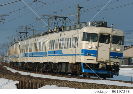 北陸本線　西高岡ー高岡　JR西日本　413系　B02+B11編成（金沢） 96197273
