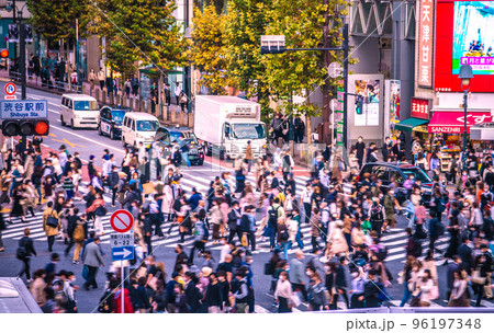 日本の東京都市景観 XBB、BQ.1.1…換気欠如、再び繰り返す感染爆発…=11月10日、渋谷 日本の東京都市景観 XBB、BQ.1.1…換気欠如、再び繰り返す感染爆発…=11月10日、渋谷 96197348