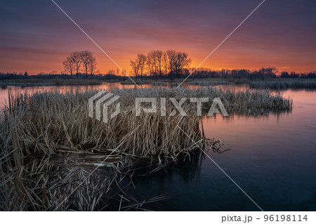 Beautiful colorful sky over the lake after sunset 96198114