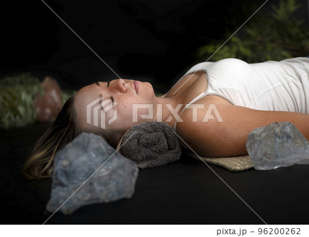 woman and energy healing woman and energy healing 96200262