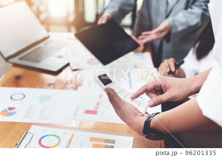 Planning to reduce investment risks, the image of a group of businesspeople working with partners is adjusting marketing strategies to analyze profitable and targeted customer needs at meetings. 96201335