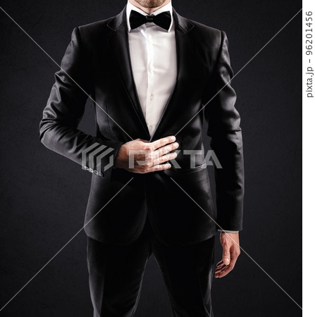 Elegant businessman 96201456