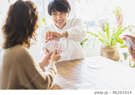 男女　ライフスタイル　カードゲーム 96201914
