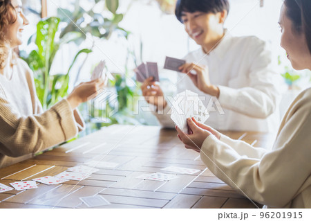 男女　ライフスタイル　カードゲーム 96201915