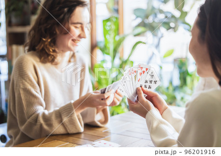 男女　ライフスタイル　カードゲーム 96201916